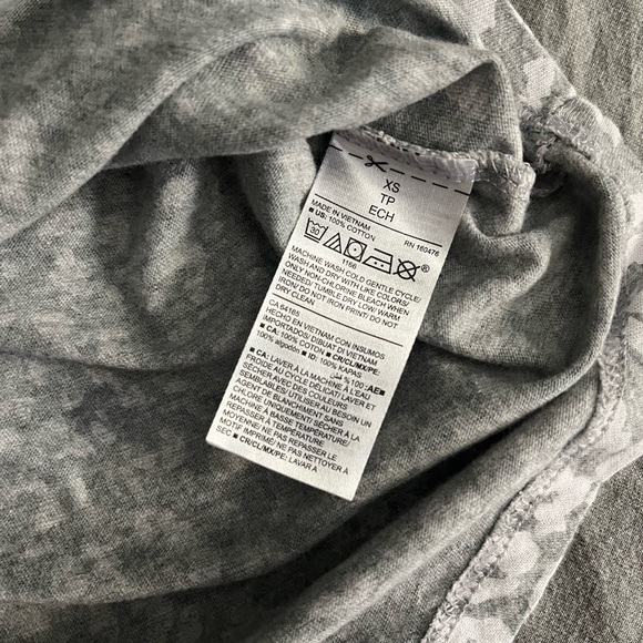 Old Navy Leopard Print Tee - Picture 5 of 5